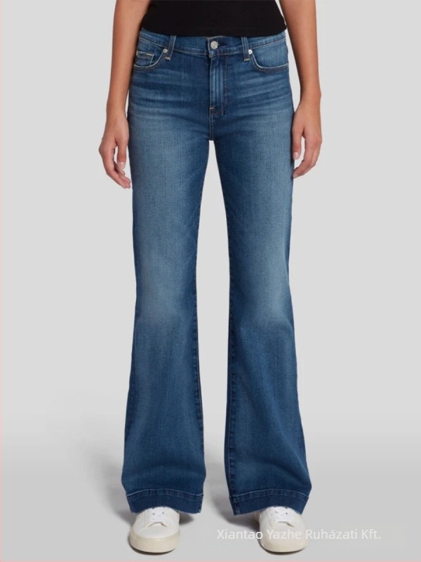 Denim farmernadrág rugalmas anyaggal, középmagas derekú, enyhén bővülő sziluettel
