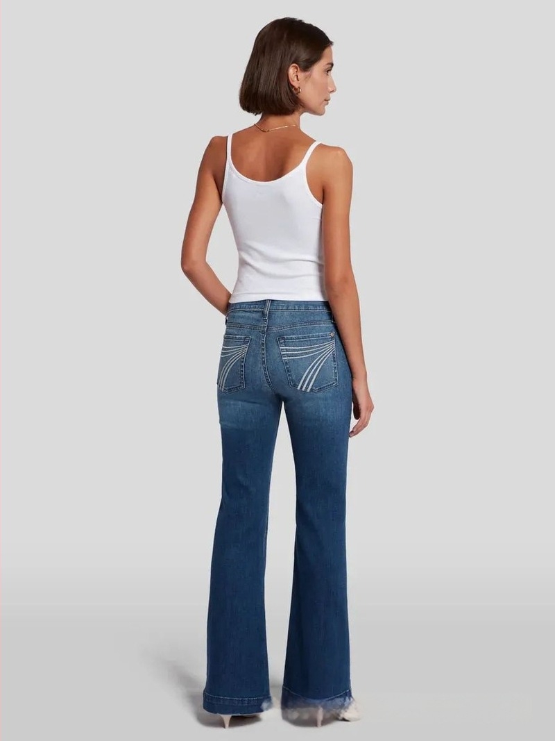 Denim farmernadrág rugalmas anyaggal, középmagas derekú, enyhén bővülő sziluettel