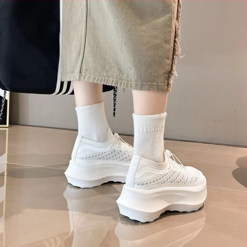 Női sportcipő PU hálós felsőrésszel, platforma 6–8 cm, EVA talp, belső talp műbőrrel