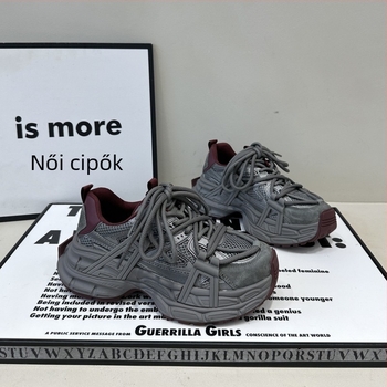 Női dad sneakers fűzős, vastag gumihab talp, mű plüss felsőrész, latex talpbetét, középmagas 3–5 cm