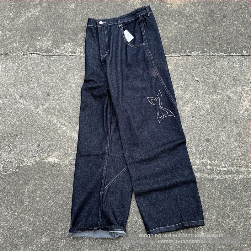 Laza szabású farmernadrág mosott denimből, középmagas derékkal, gombos zárás, egyenes szárú, 90% pamut