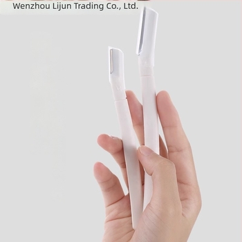 Négy darabos szemöldökápoló készlet – szemöldöknyíró, kozmetikai olló és szemöldökcsipesz; kezdőknek