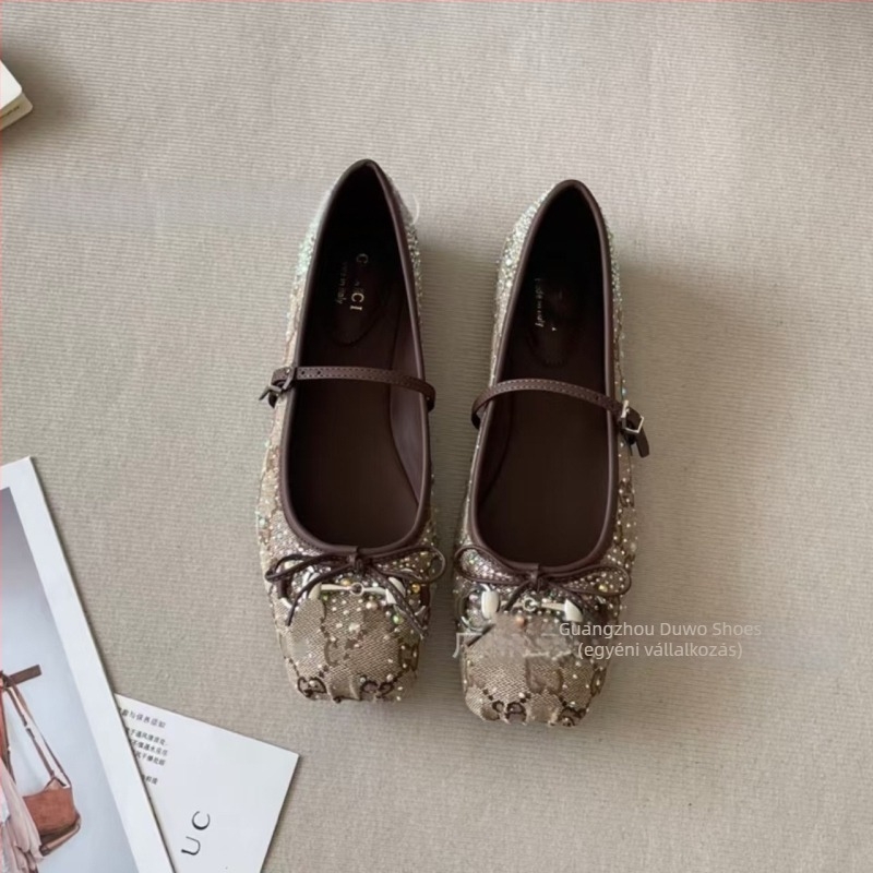 Vászon felsőrészű balerina cipők, kerek orrú, elöl zsinórral (fűző), gumitalp, alacsony sarok 1–3 cm