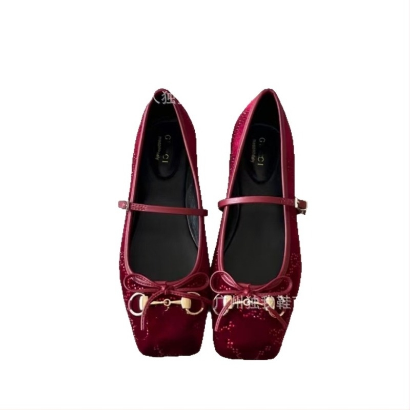 Vászon felsőrészű balerina cipők, kerek orrú, elöl zsinórral (fűző), gumitalp, alacsony sarok 1–3 cm