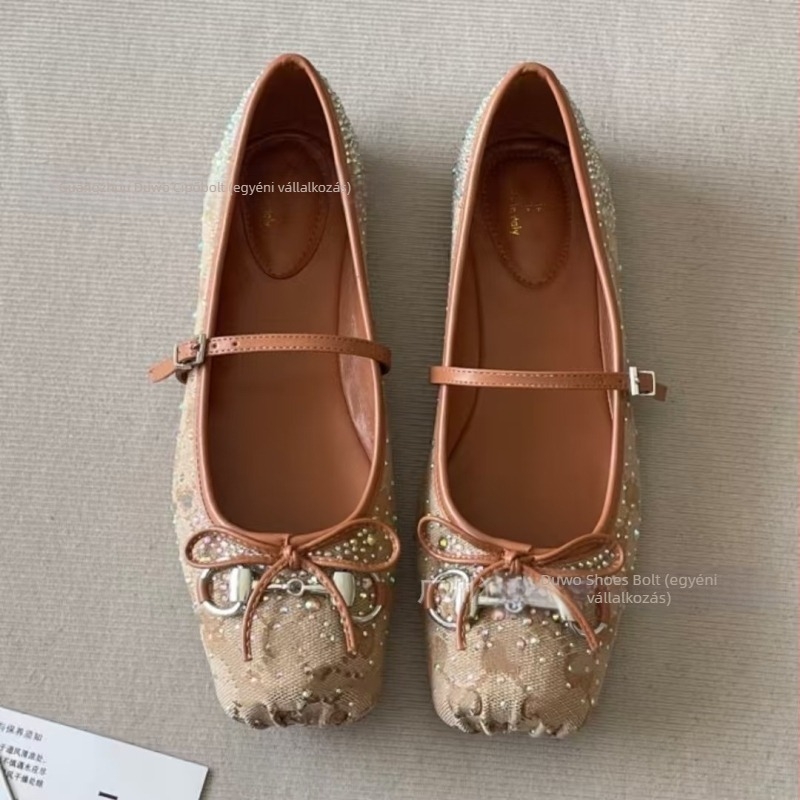 Vászon felsőrészű balerina cipők, kerek orrú, elöl zsinórral (fűző), gumitalp, alacsony sarok 1–3 cm