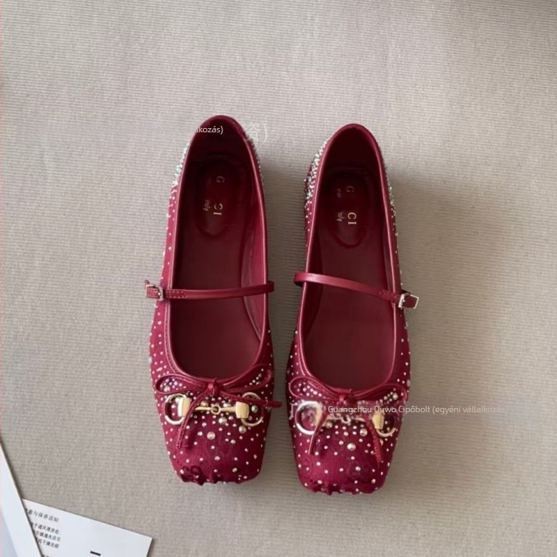 Vászon felsőrészű balerina cipők, kerek orrú, elöl zsinórral (fűző), gumitalp, alacsony sarok 1–3 cm