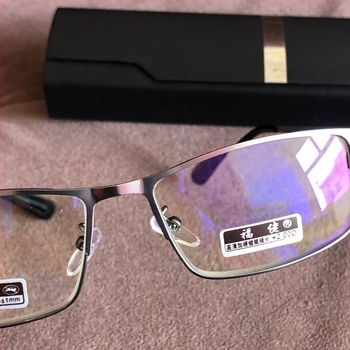 Fu Guy 8021 Olvasószemüveg – Fém teljes keret, Gyantából készült lencsék, Kékfény- és radiáció elleni védelem, 2024 tavasz