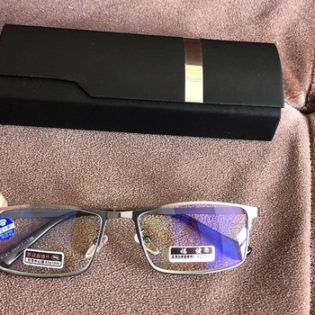 Fu Guy 8021 Olvasószemüveg – Fém teljes keret, Gyantából készült lencsék, Kékfény- és radiáció elleni védelem, 2024 tavasz