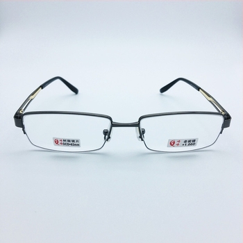 Olvasószemüveg fém félkerettel és bevont lencsékkel; lencsék gyantából; UV-védelem, anti-kék fény, aszférikus lencsék; négyszögletes formája, üzleti stílus; férfiak számára; 2016-ban megjelent.