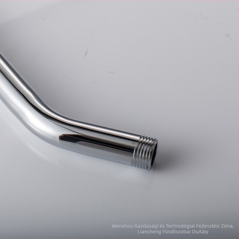 Rozsdamentes acélból készült ívelt zuhanykar falba rejtett szerelvénnyel, elektroplakált felülettel, modern minimalista stílus