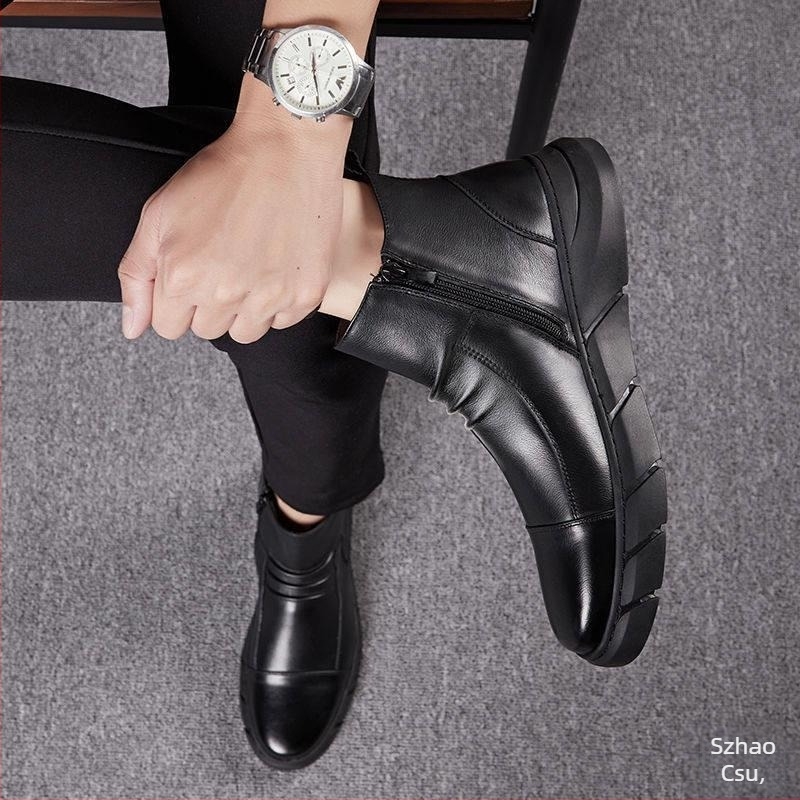 Férfi Martin bakancs bőrből, alacsony szár, fleece belső, gumitalp, Velcro-zárás