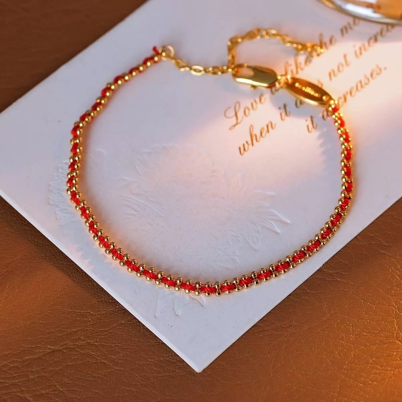 Karkötő, geometriai dizájn, rézötvözet, félmanuális feldolgozás, 2025 ősz, divatos stílus