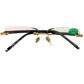 Keret nélküli szemüveg, négyszögletes formájú, kristály lencsékkel, titánötvözet kerettel, 2024 tél