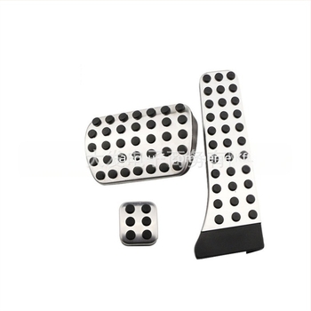 Mercedes-Benzhez készült rozsdamentes acél pedálzóna módosító készlet — kompatibilis a C-/E-osztállyal, GLK, GLC, S, SL, CLS modellekkel; automata váltó.