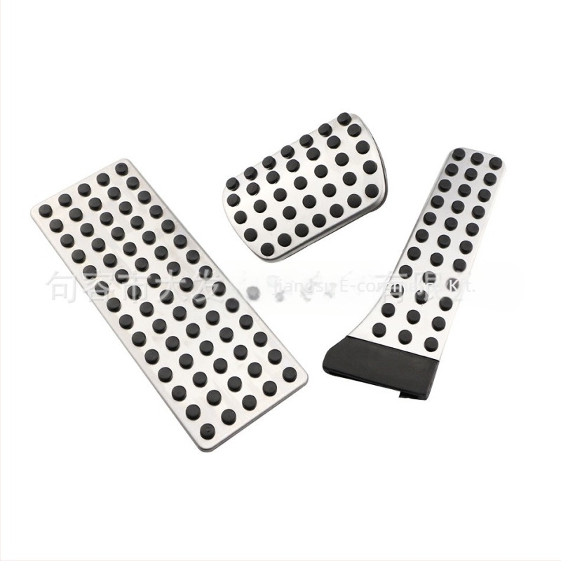 Mercedes-Benzhez készült rozsdamentes acél pedálzóna módosító készlet — kompatibilis a C-/E-osztállyal, GLK, GLC, S, SL, CLS modellekkel; automata váltó.