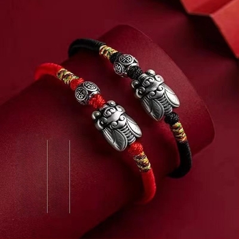 Kézzel szőtt karkötő ezüst bevonattal, retro ihletésű, magas minőségű kiegészítő, pár-stílus, kínai stílus (Anyag: réz-plasztik; Feldolgozás: elektroplating; Stílus: pár, kínai; Forma: állat/állatöv; Kategória: kézrevaló)