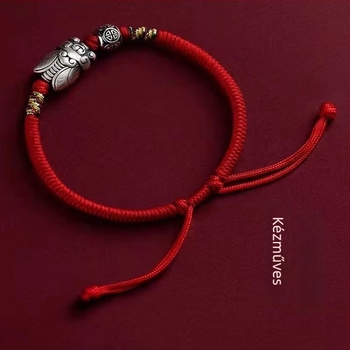 Kézzel szőtt karkötő ezüst bevonattal, retro ihletésű, magas minőségű kiegészítő, pár-stílus, kínai stílus (Anyag: réz-plasztik; Feldolgozás: elektroplating; Stílus: pár, kínai; Forma: állat/állatöv; Kategória: kézrevaló)