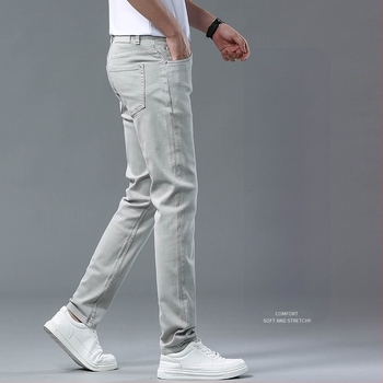 Férfiaknak szóló egyenes szabású farmernadrág, 98% pamut, mikroelasztikus, cipzáras zárás, öt zseb