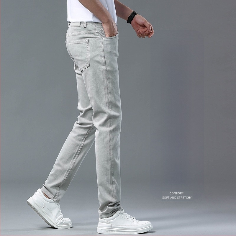 Férfiaknak szóló egyenes szabású farmernadrág, 98% pamut, mikroelasztikus, cipzáras zárás, öt zseb