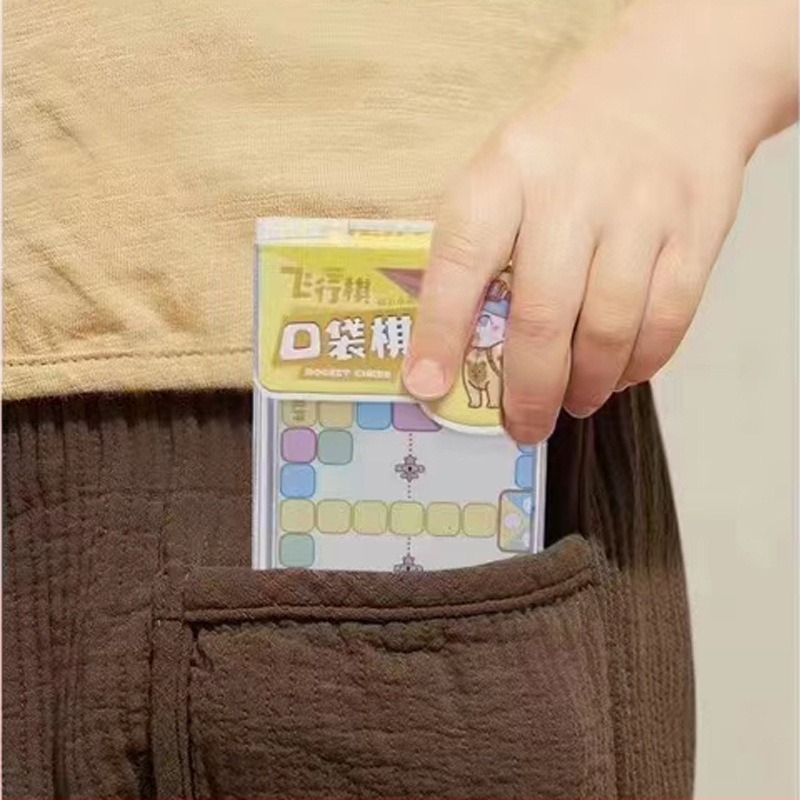 Mini mágneses kristály zseb sakk készlet összecsukható dizájnnal; műanyagból; dobozos csomagolás; 7–14 és 15–35 éveseknek; több játék egyben