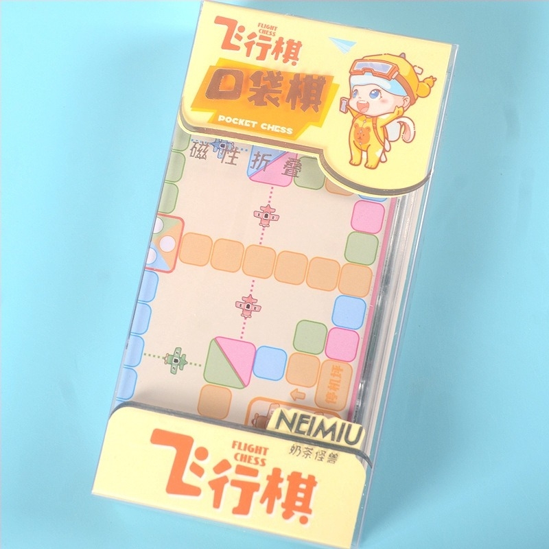 Mini mágneses kristály zseb sakk készlet összecsukható dizájnnal; műanyagból; dobozos csomagolás; 7–14 és 15–35 éveseknek; több játék egyben