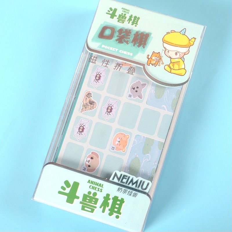 Mini mágneses kristály zseb sakk készlet összecsukható dizájnnal; műanyagból; dobozos csomagolás; 7–14 és 15–35 éveseknek; több játék egyben