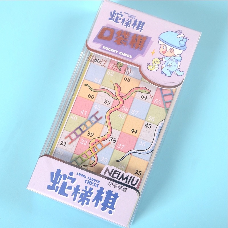 Mini mágneses kristály zseb sakk készlet összecsukható dizájnnal; műanyagból; dobozos csomagolás; 7–14 és 15–35 éveseknek; több játék egyben