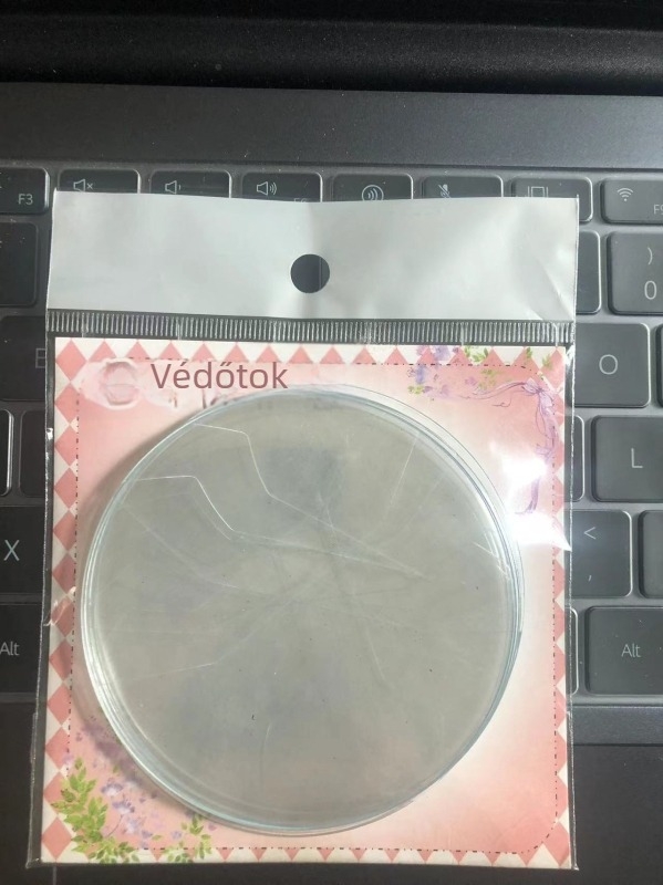 Átlátszó PVC védőburkolat kerek kitűzőkhöz; hőszalagos zárás, logó nélkül, terhelhetőség 600–650 g, tárolásra és kiállításra