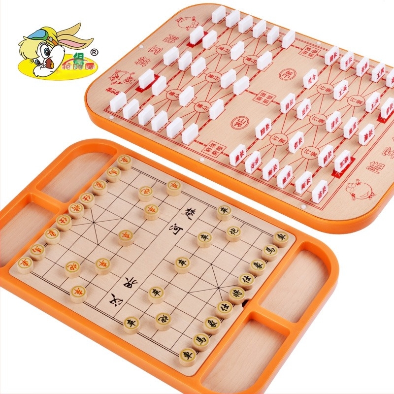 Fából készült, többfunkciós játék készlet sakk, dáma és katonai sakk — különböző környezetekhez; 7–60 éveseknek; fejleszti a szem-kéz koordinációt és a kognitív készségeket