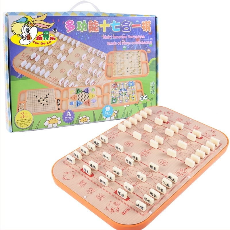 Fából készült, többfunkciós játék készlet sakk, dáma és katonai sakk — különböző környezetekhez; 7–60 éveseknek; fejleszti a szem-kéz koordinációt és a kognitív készségeket