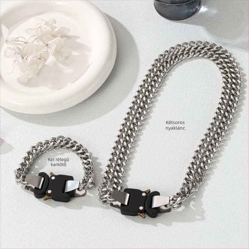Uniszex fém karkötő zárral, kubai lánc, elektroplattálás, hip-hop stílus, geometriai dizájn (anyag: titánacél; feldolgozás: elektroplattálás; tömeg: 73,5 g)