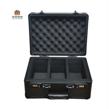 Kártyatároló bőrönd alumínium ötvözet kerettel, EVA hab belső, 50 kg teherbírás, hordozható kivitel