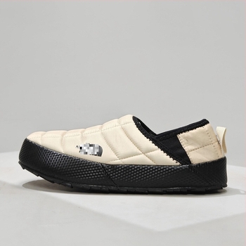 Uniszex futócipő meleg bélésével, kényelmes és kopásálló; felsőrész TPU + műbőr + textil; talp gumi; fűzővel záródó.