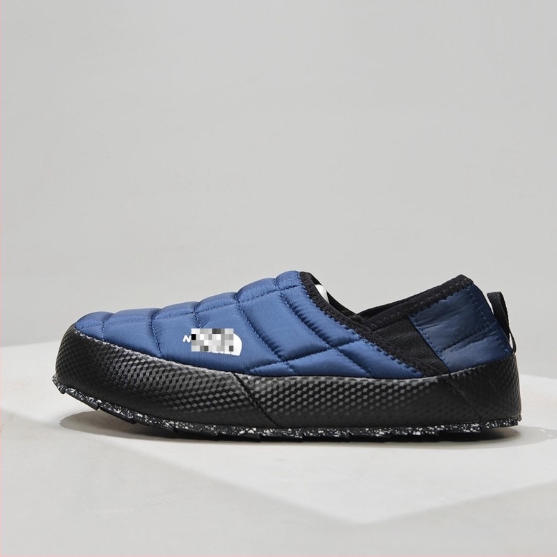 Uniszex futócipő meleg bélésével, kényelmes és kopásálló; felsőrész TPU + műbőr + textil; talp gumi; fűzővel záródó.