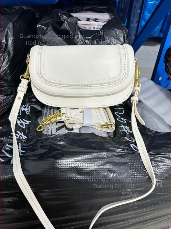 PU Saddle táska fedéllel, vállon átívelő crossbody, poliészter-pamut bélés, telefonzseb, 2025 tavasz