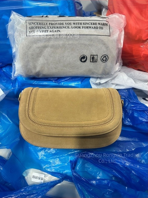 PU Saddle táska fedéllel, vállon átívelő crossbody, poliészter-pamut bélés, telefonzseb, 2025 tavasz