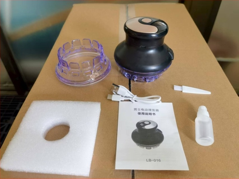 Férfiaknak hordozható elektromos hajvágó, brushless motor, rozsdamentes acél pengék, beépített akkumulátor 1200–2000 mAh, levehető és mosható pengefej, vízálló