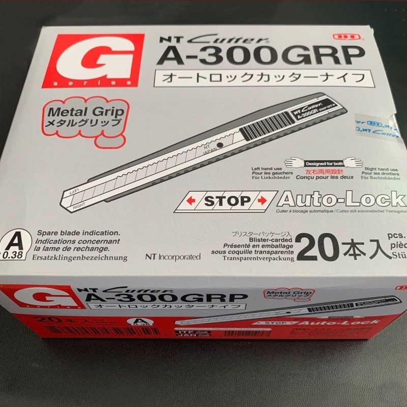 Minden fém fogantyúval rendelkező vágó kés, modell A-300GRP, filmek vágásához; penge 0.38×9×72 mm; teljes hossz 145 mm; nettó tömeg 62 g