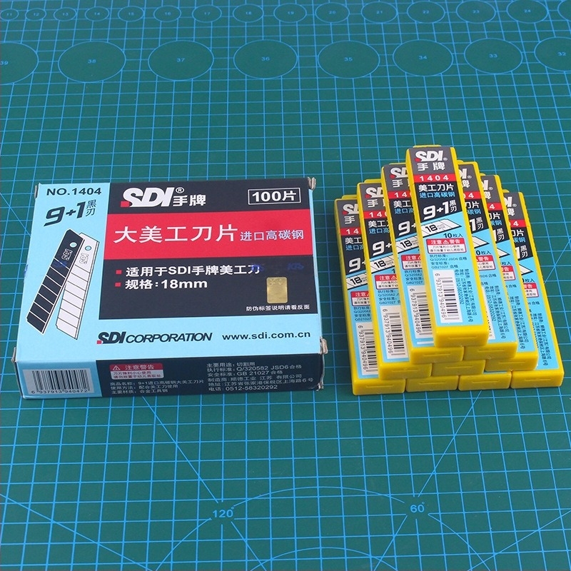 SDI 1404 tapétavágó kés, magas széntartalmú acélból, nettó tömeg 76 g