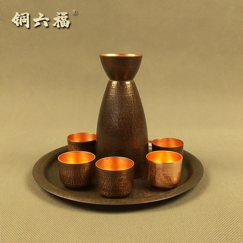 Antik réz saké kanna japán stílusú készlet kis poharakkal és elválasztóval
