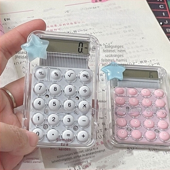 Csillag alakú aritmetikai számológép (Modell: 001; Anyag: műanyag; Napelemes működés; Akkumulátor mellékelve)