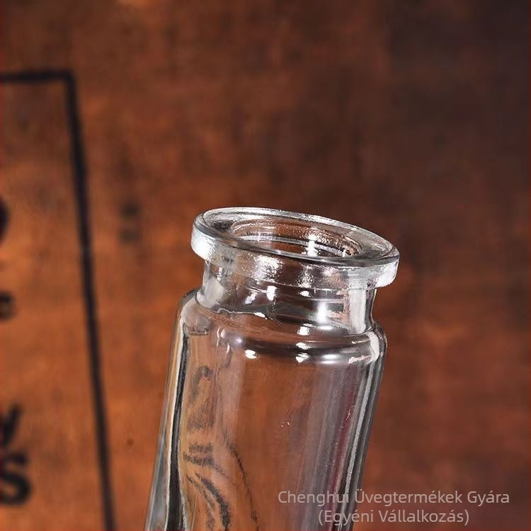 Üveg italos palack, átlátszó, gömbölyű test, 500 ml kapacitás, 480 g tömeg; anyag: üveg; stílus: kínai.