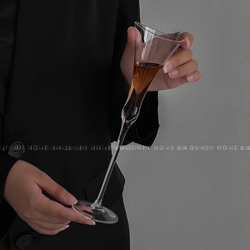 Virágos szárú boros pohár, modern minimalista dizájn, üveg anyaga, kapacitás 1-100 ml, testreszabható