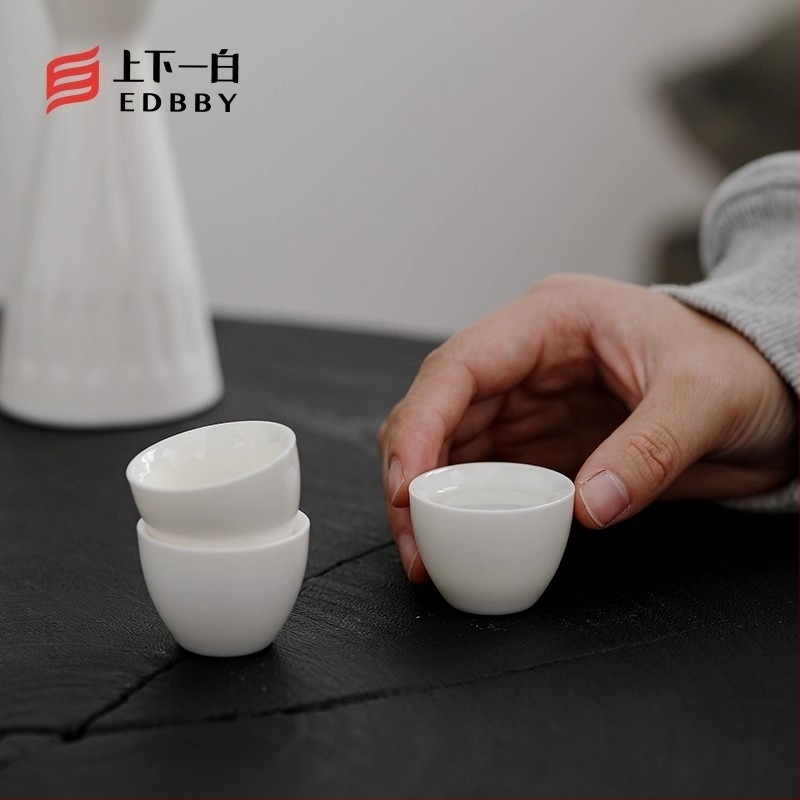 Porcelán szeszes italok pohara, modern minimál stílus, 1–100 ml kapacitás, egy darab