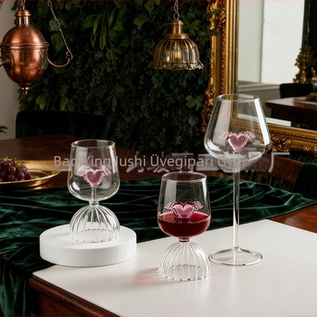 Kristály koktél pohár (kapacitás 301–400 ml; stílus modern minimalista; csomagolás papírdoboz)