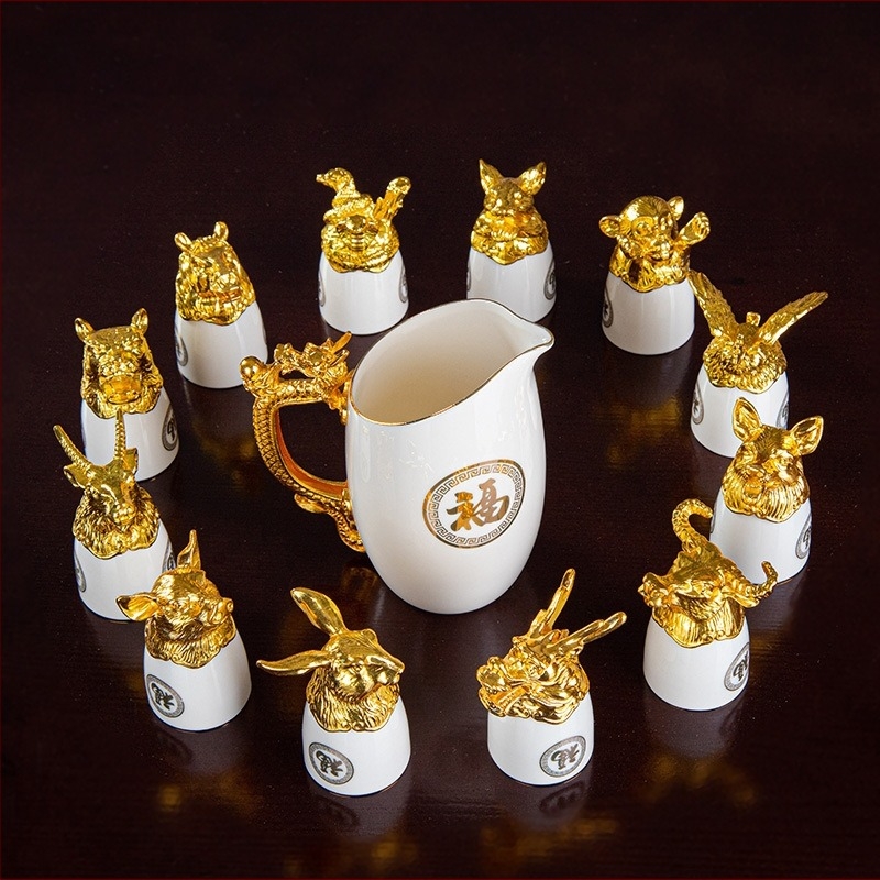 Porcelán boros eszközök készlete 12 állatövi fejjel, 13 alkatrész, könnyű luxus retro stílus, logó nyomtatva