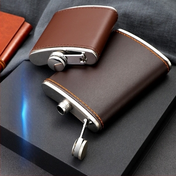 304 rozsdamentes acélból készült lapos borosüveg készlet, kültéri hordozható, modern minimalist stílus, 2025-ben debütált