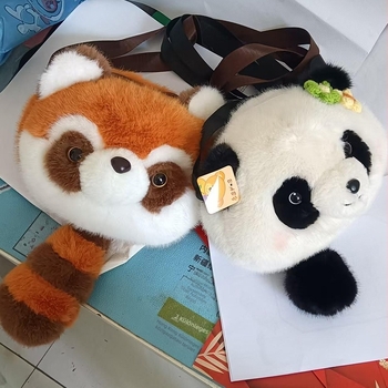 Jinghao mosómedve plüss játék nyújtható farokkal (Márka: Jinghao; Anyag: rövid plüss; Töltőanyag: PP pamut; Csomagolás: Mesh bag; Korosztály: 14+)