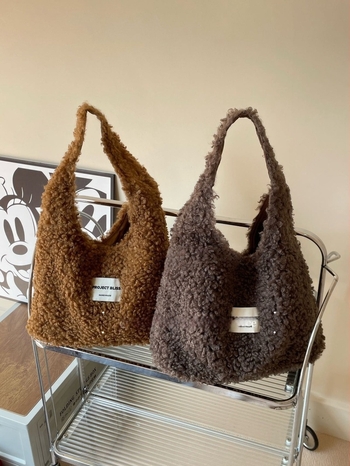 Báránygyapjúból készült plüss kötött kézitáska, félhold alakú, mindennapi crossbody táska, poliészter bélés