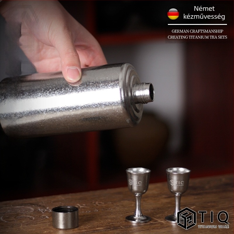 Titánból készült borosüveg – nagy kapacitású, egyenes hengeres forma, zárt, hordozható kültéren és otthoni használatra